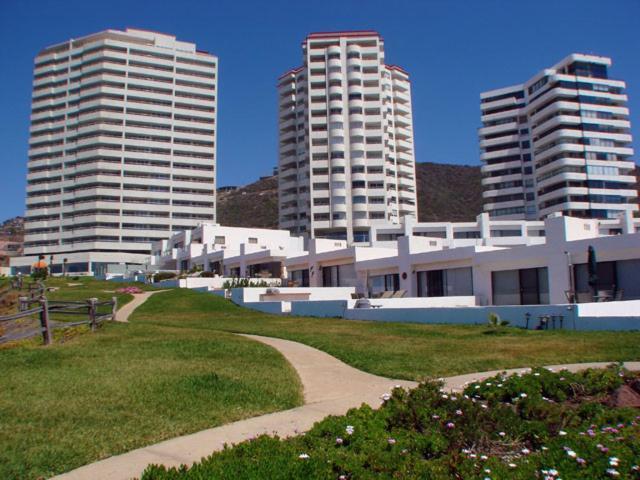 Beachfront Condo W Pools Steps To Beach & Mins To Dt 罗萨里托 外观 照片